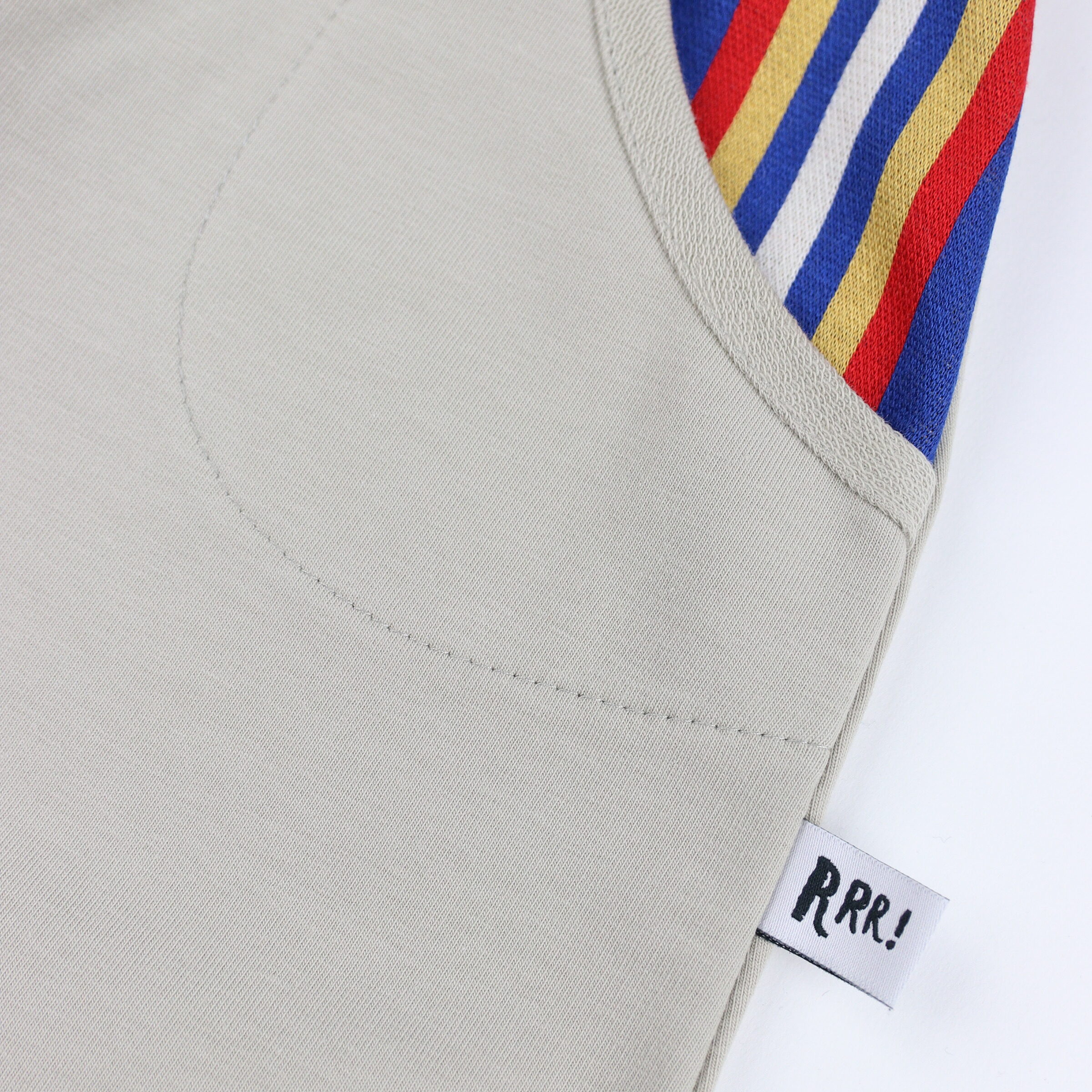 Beige shorts with striped pocket