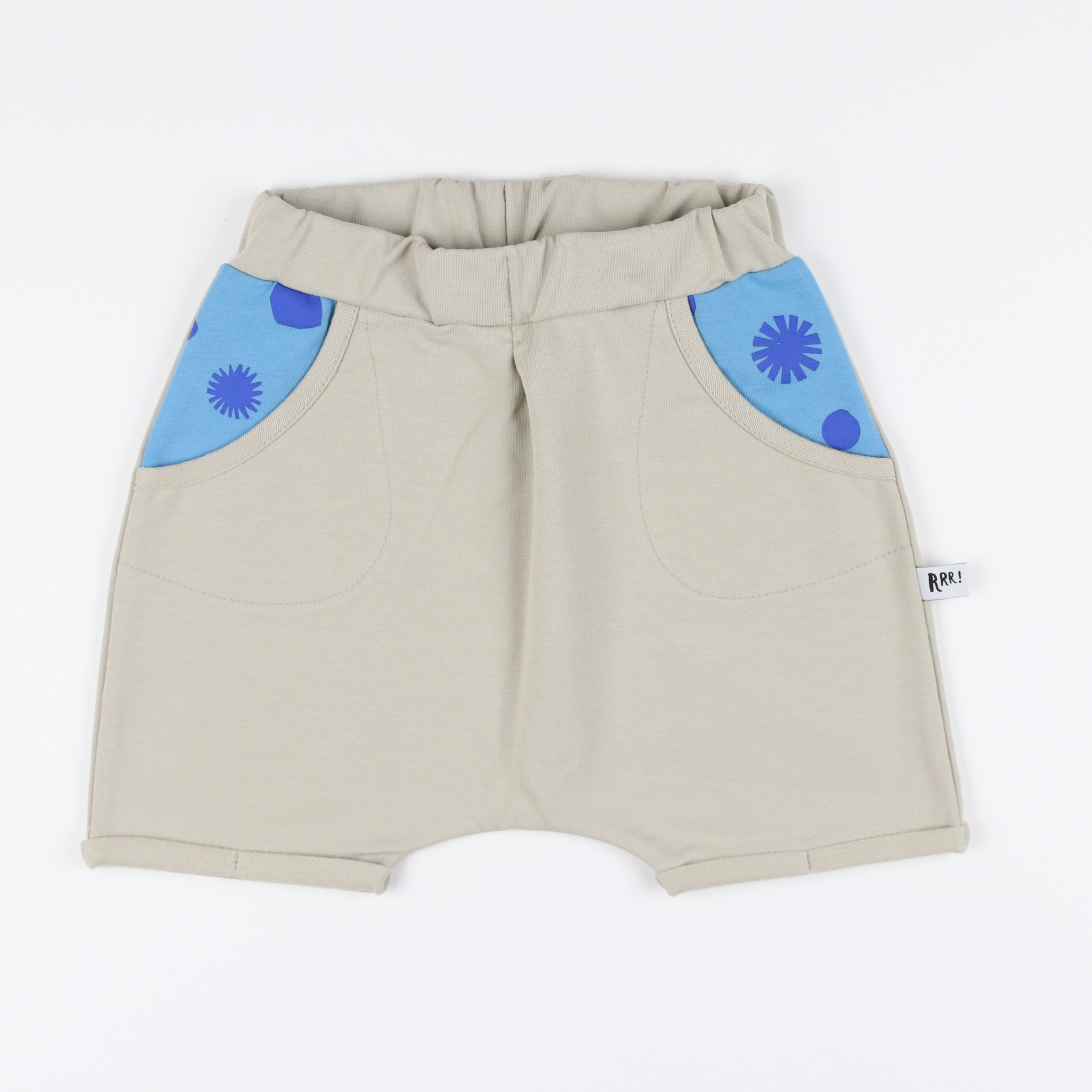 Beige shorts with polka dot pocket