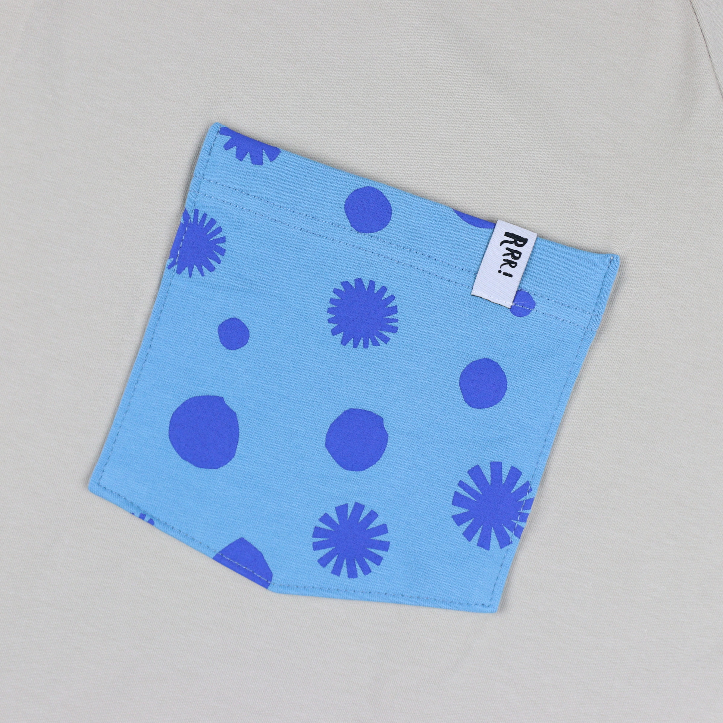 Beige T-shirt with polka dot pocket