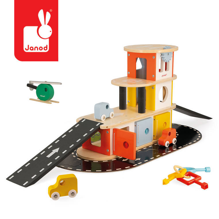 Janod - Wooden garage with 4 accessories. Bolide 2+
